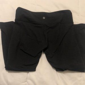 Black lulu lemon crop leggings